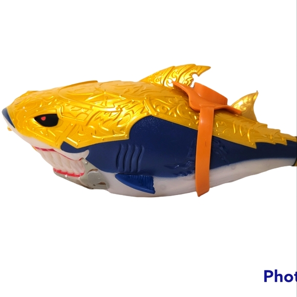 moose Toys Treasure X Sunken Gold Sharks Treasure 220 By Moose Toys